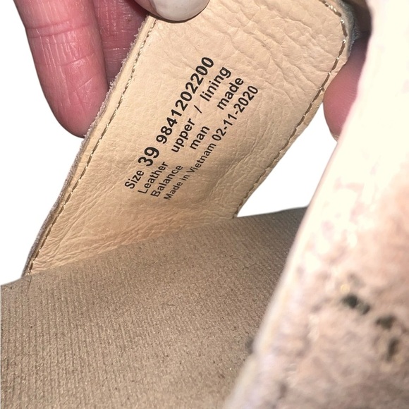 EUC Dansko Women’s Sophie Sandals Beige Tan Gold Hardware Size EU 39 / 9 - Picture 8 of 8